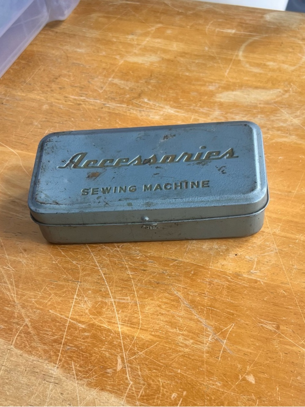 Vintage Silver Sewing Machine Accessories Tin Collectible - Picture 3 of 15